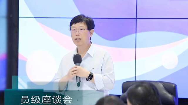 鴻海董事長劉揚偉赴成都廠區視察，並與員工座談。(圖：鴻海提供)