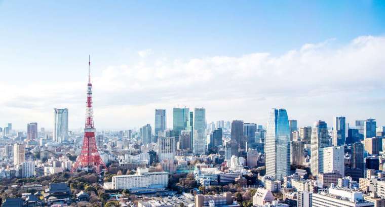 巴菲特透露，期待與日本商社展開業務合作。(圖: Shutterstock)