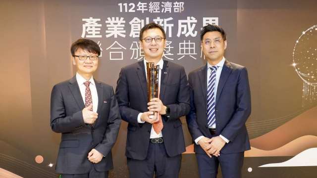 元太打造電子紙供應鏈 榮獲第8屆國家產業創新「卓越創新企業」奬。(圖:業者提供)