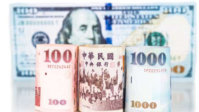 股匯齊揚 新台幣續升盤中30.760元震盪整理。(圖：shutterstock)