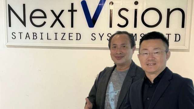 雷虎董事長陳冠如(左)率團拜訪以色列國防科技公司NextVision。(圖：雷虎提供)