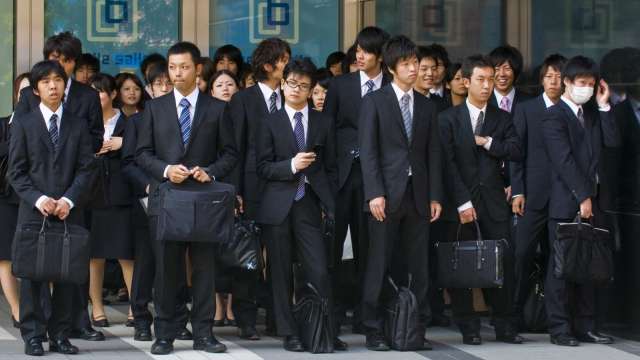 生活成本壓力繁重 日本全年實質薪資降幅創八年最大 (圖:Shutterstock)