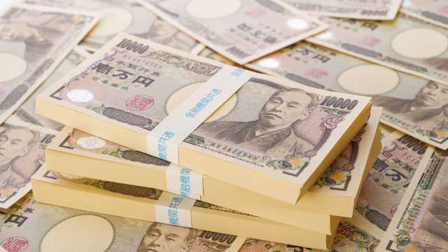 日元現鈔牌告價下探0.2213元半年新低 換匯現賺9.4萬日元。(圖：shutterstock)