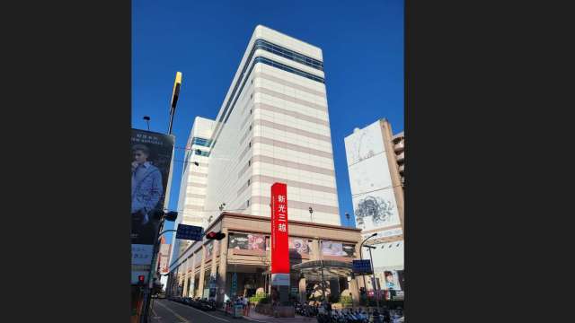京城銀2日以43.75億元標下台南新光三越百貨大樓。(圖：CBRE台灣分公司提供)