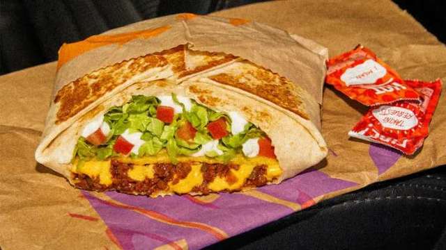 Taco Bell將在美國三城市試賣植物性肉類素食版Crunchwrap。（圖：Taco Bell）