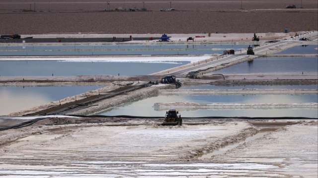 鋰供應商警告供應短缺迫在眉睫 恐難以滿足電動車需求 (圖:REUTERS/TPG)