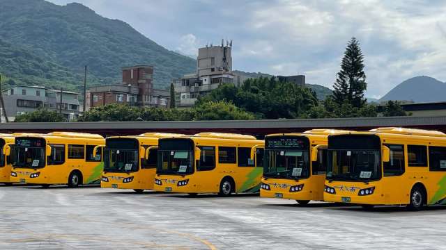 大南汽車、華德動能舉行電動公車通車典禮，東元提供其目前唯一獲得DMIT(在台灣設計與製造)認證的動力系統。(圖:東元提供)