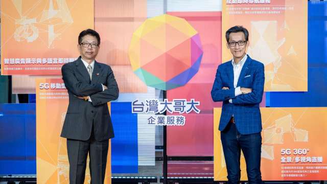 左為台灣大企業服務事業商務長吳傳輝、右為台灣大企業事業群新創服務發展處副總王寶慶。(圖:台灣大提供)