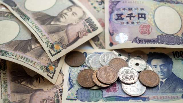 押注全球經濟衰退、日銀調整政策 日元突破140本月強彈3% (圖:Shutterstock)