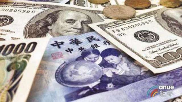 出口商拋匯+外資回流 新台幣量縮小貶1.2分收31.762元。(鉅亨網資料照)