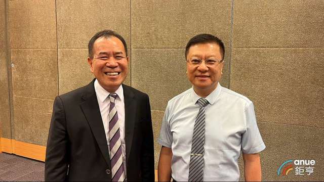 左起為樺漢總經理蔡能吉、董事長朱復銓。(鉅亨網記者彭昱文攝)