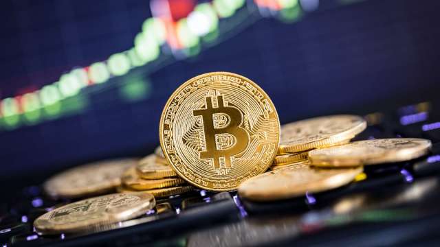 SEC延遲七檔比特幣現貨ETF審核 比特幣重挫逾5% (圖片：shutterstock)