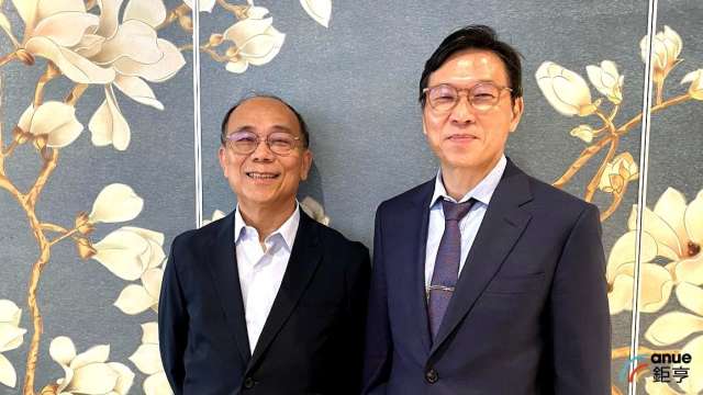 圖左為長聖總經理黃文良，右為董事長劉銖淇。(鉅亨網)