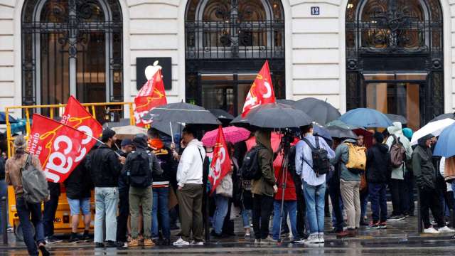 蘋果iPhone 15開賣首日 法國門市員工罷工抗議(圖：REUTERS/TPG)