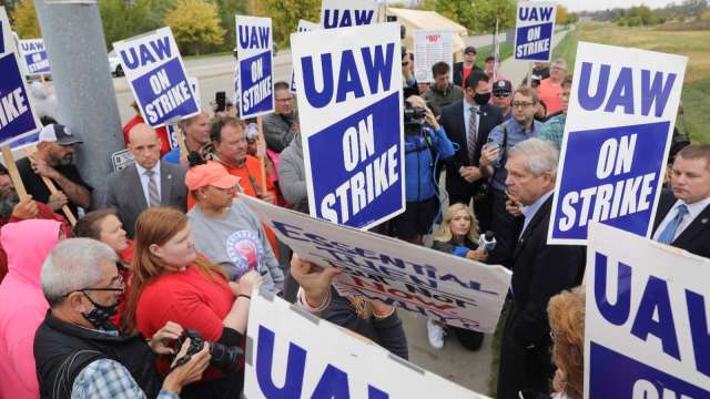 美國運輸部長：UAW、三大車廠可以實現「雙贏」(圖：REUTERS/TPG)