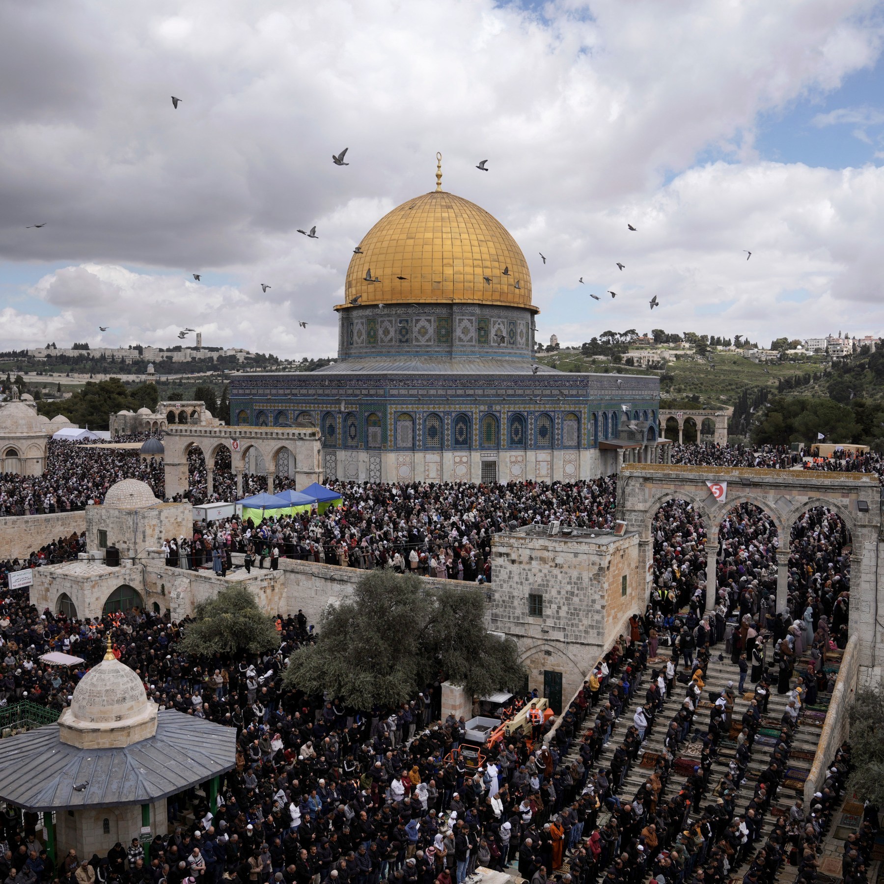 Who are the Jewish groups who enter Jerusalem
