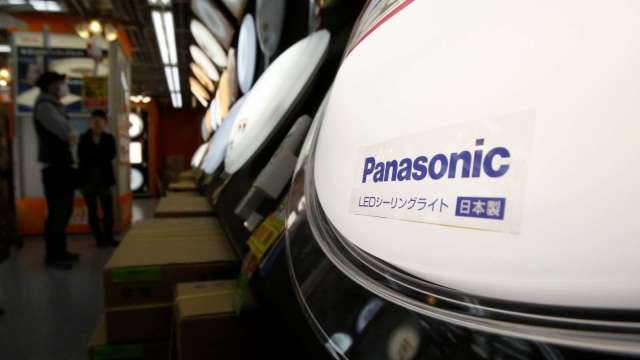 全球電動車銷售放緩 Panasonic大砍全年電池部門獲利預期15%(圖：REUTERS/TPG)