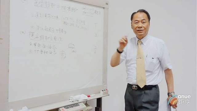 亞光董事長賴以仁。(鉅亨網記者張欽發攝)