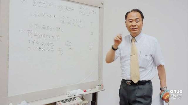 亞光董事長賴以仁。(鉅亨網記者張欽發攝)