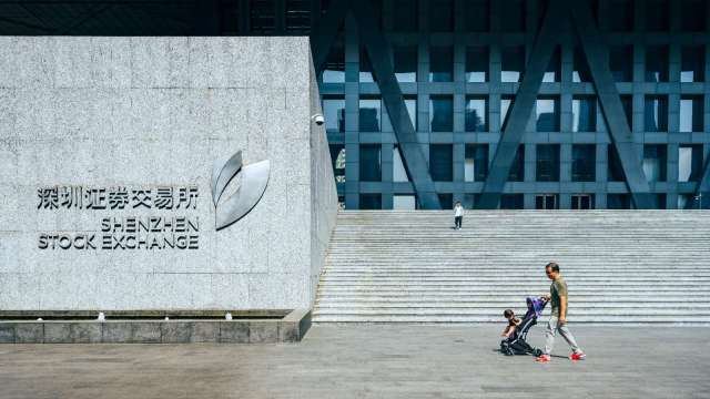 中國新屋房價寫下八年來最大跌幅，深成指跌破1萬點。（圖：Shutterstock）