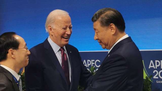 APEC峰會落幕，拜登一臉笑容向習近平話別。（圖：中國外交部發言人華春瑩在社交媒體X）