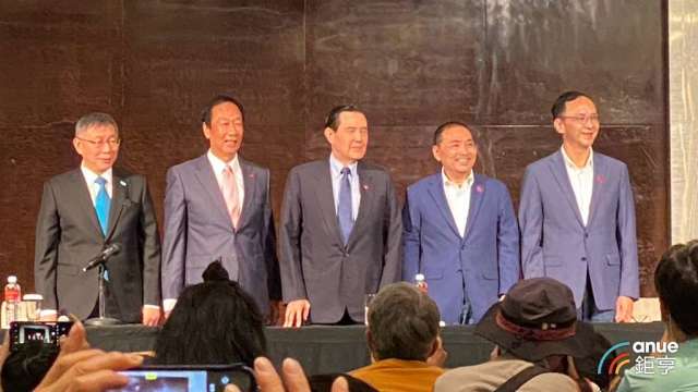 左起為民眾黨總統候選人柯文哲、鴻海創辦人郭台銘、前總統馬英九、國民黨總統候選人侯友宜、國民黨主席朱立倫。(鉅亨網記者攝)