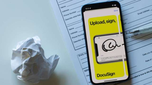 傳DocuSign聘外部顧問研議出售 股價大漲逾12%（圖：shutterstock）