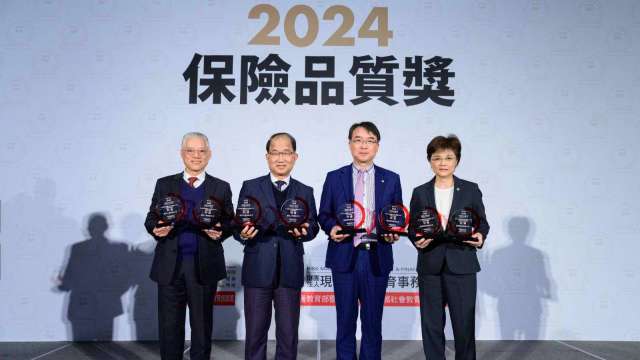 富邦金控、富邦人壽、富邦產險於《現代保險雜誌》「2024保險品質獎」獲頒九項特優獎項！(圖：富邦金提供)