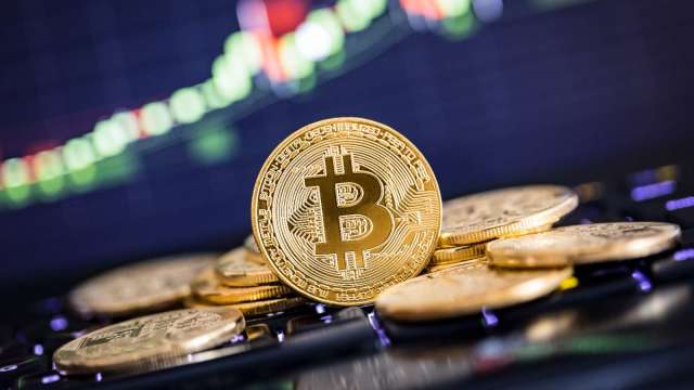 比特幣重新站上4.5萬美元 現貨ETF消息再次激勵市場(圖:shutterstock)