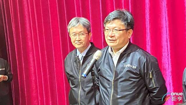 左為台電台電總經理王耀庭、右為代理董事長曾文生。(鉅亨網記者沈筱禎攝)