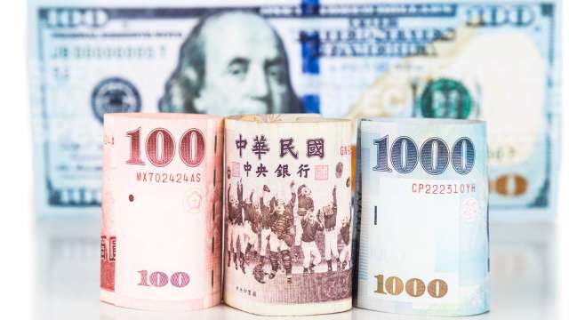 〈台幣〉資金回流股匯雙漲 強升逾1角高見31.436元。(圖：Shutterstock)