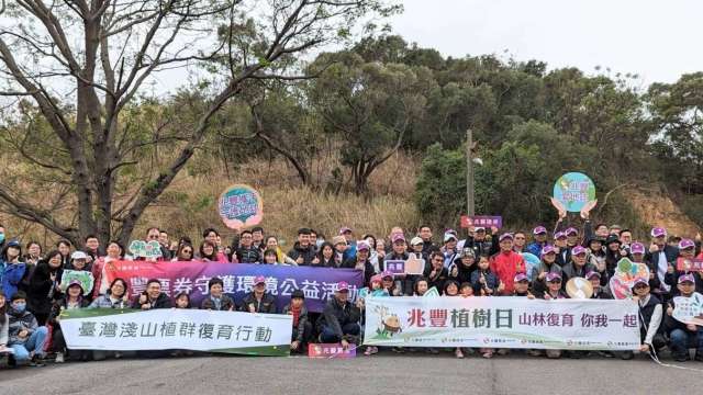 兆豐集團110餘員工齊心種樹守護大地 (圖:兆豐保險提供)