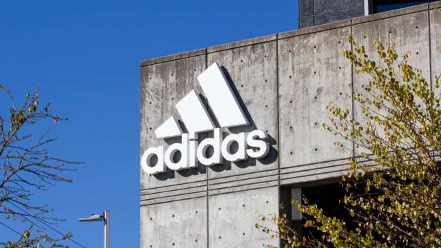 Adidas 30多年來首度出現虧損。（圖：Shutterstock）