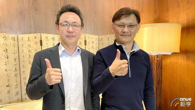 左為開啟基因總經理李德政、右為光鼎生技董事長蔡守冠。(鉅亨網記者沈筱禎攝)