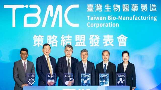 臺灣生物醫藥製造公司（TBMC），2月正式宣布與美國韌力公司（National Resilience）簽署技術移轉與投資的策略結盟，貴賓雲集祝賀，未來將切入全球CDMO市場，為臺灣打造另一座護國神山。