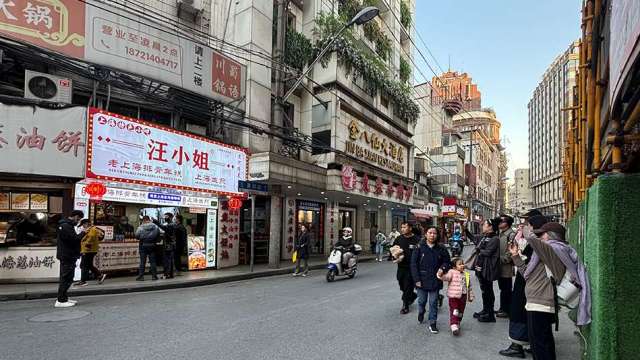 近來黃河路雖然仍是滬上較火熱的文旅打卡地，但人氣有所下滑。（圖：澎湃新聞）