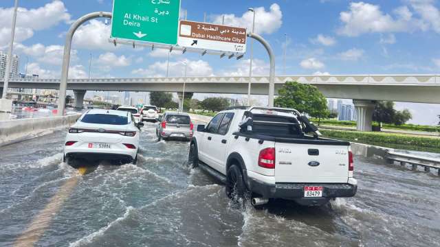 阿聯數小時內降下一年半雨量 杜拜遭積水淹沒(圖:shutterstock)