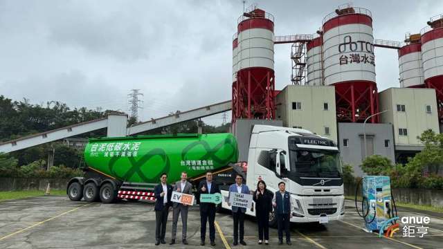 台泥集團擴大布局綠色物流 台灣通運引進VOLVO電動曳引車。(鉅亨網記者彭昱文攝)