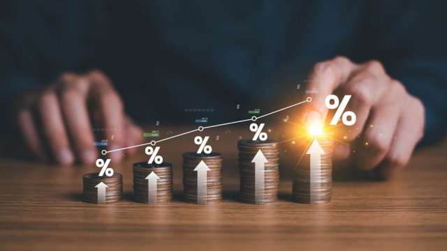 最新攻略：基本生活費用調高、18歲「分不分」戶差很大、勞退自提節稅又享收益 (圖:shutterstock)