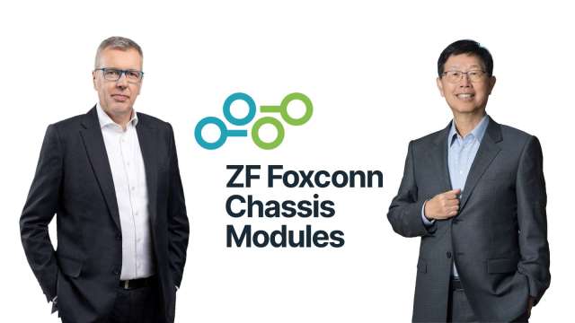 采埃孚與鴻海新合資公司ZF Foxconn Chassis Modules。圖左起為采埃孚執行長柯皓哲博士（Dr. Holger Klein）、鴻海董事長劉揚偉。(圖：鴻海提供)