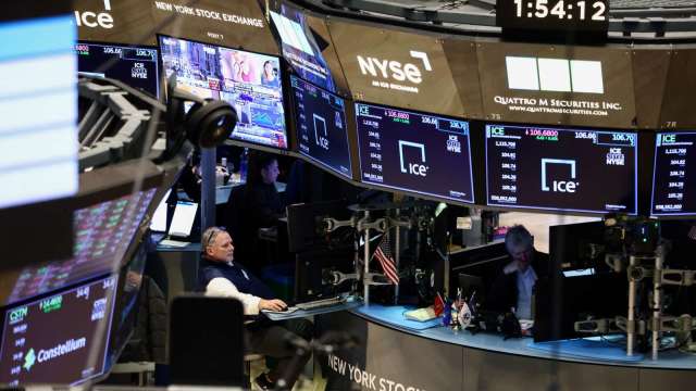 降息預期提振 標普、那指收高逾1% 美光領漲費半 (圖:REUTERS/TPG)