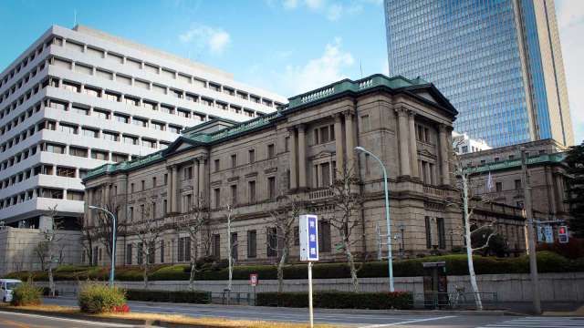 日本消費者支出連續第13個月下降 日銀恐被迫延後升息(圖:shutterstock)