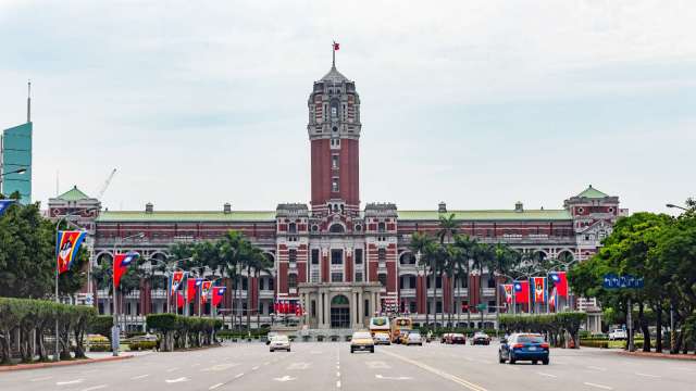 近日近百位台灣藝人轉發海報支持兩岸統一。（圖：Shutterstock）