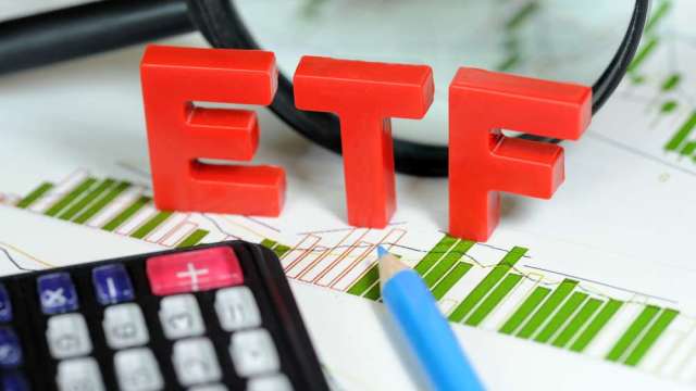 台股 ETF 近來為換股旺季，「國民高股息」00878三進三出。(圖:shutterstock)