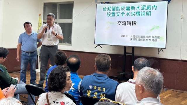 台泥儲能2日在高雄岡山竹圍里舉辦「綠色能源里民日」，由台泥暨台泥儲能董事長張安平親自主持。(圖：台泥提供)