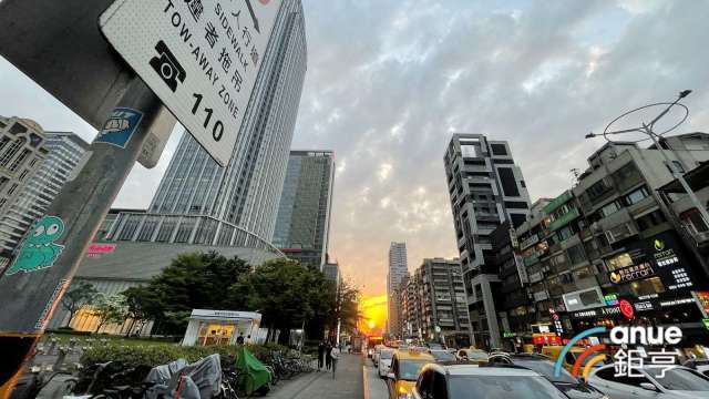 信義房屋調查：看好台灣房市比例創10季新高  通膨預期仍強烈。(鉅亨網記者張欽發攝)