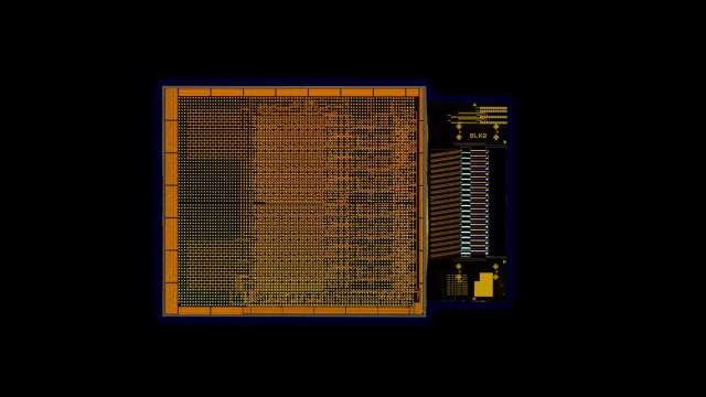 英特爾展示首款全面整合光學IO小晶片。(業者提供)