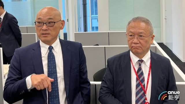 左起為台新銀行海外事業處資深副總經理張俊明、東京分行行長高森幸太郎。(鉅亨網記者陳于晴攝)