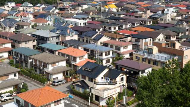 升息衝擊 日房地產股驚見4年來最大跌幅。(圖:shutterstock)