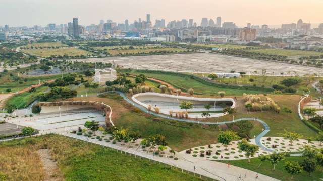 面積67.34公頃的中央公園是台中城市之肺，也是水湳中央公園特區強勁的發展後盾。(圖:shutterstock)